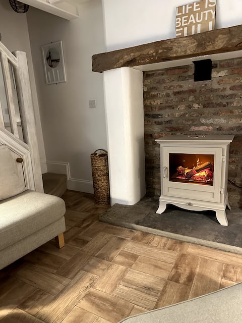 Top performing Airbnb: Driftwood Cottage with sea Views in Hinderwell