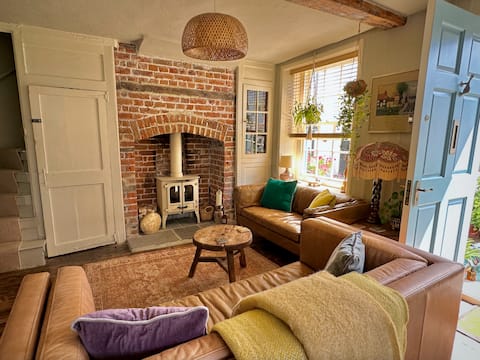 Popular Airbnb listing: Turnstone Cottage, Deal in Deal