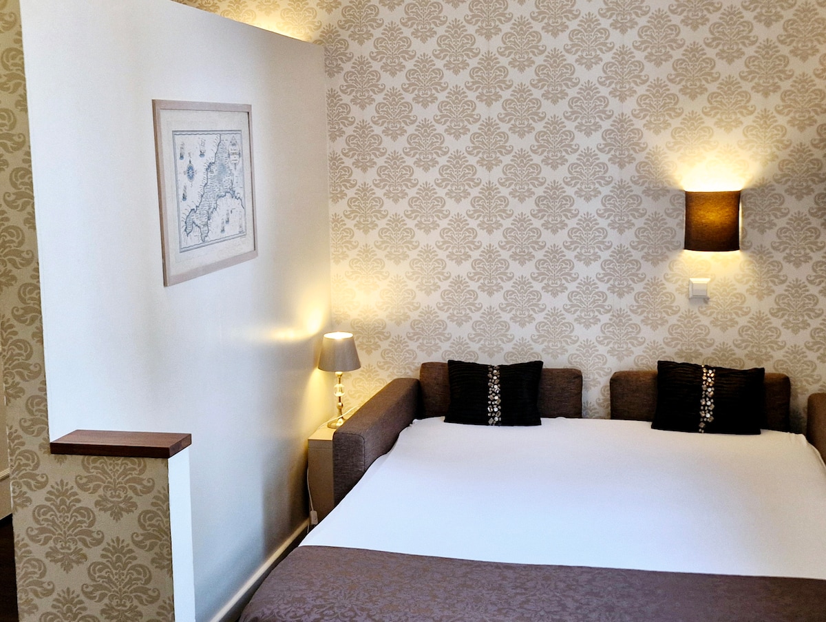 Popular Airbnb listing: British-inspired apartment near downtown in Lehen