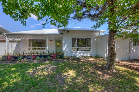 The White House & Retreat, Bright