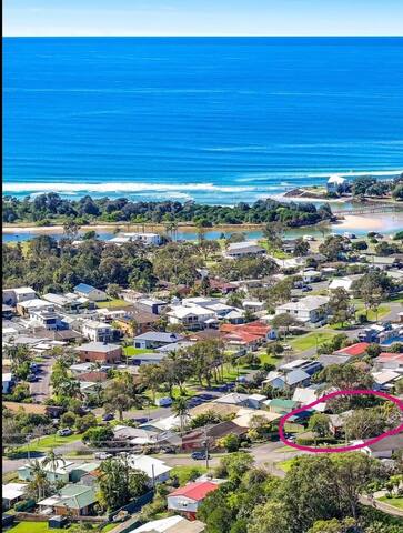 4 bed house with self contained flat Crescent Head gallery image 5