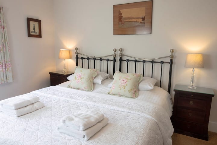 1 superkvalitné manželské postele alebo 2 samostatné postele