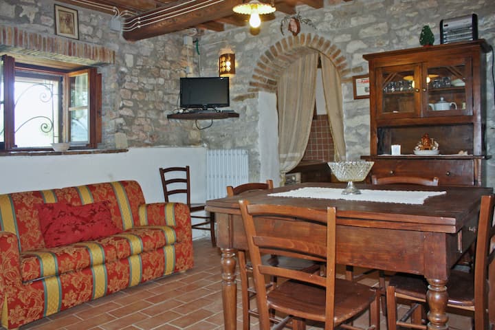 Villa Colombaia - Sebule iliyo na meza 