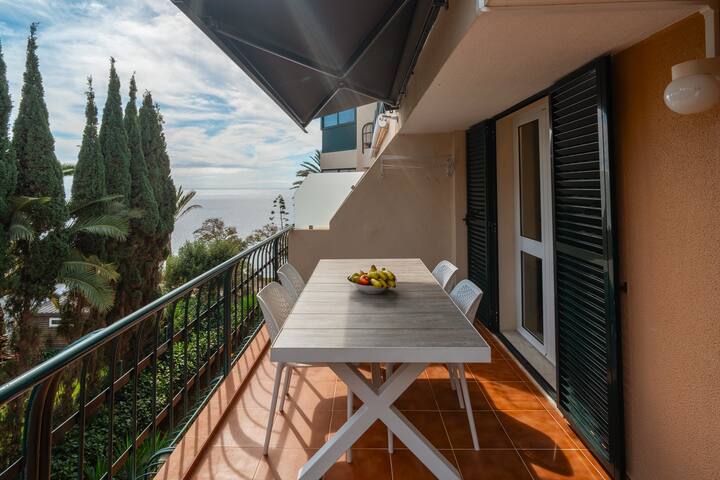 Entire home with 3 bedrooms in Funchal - Central Sea View