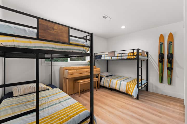 2 Sets of Twin Bunk Beds