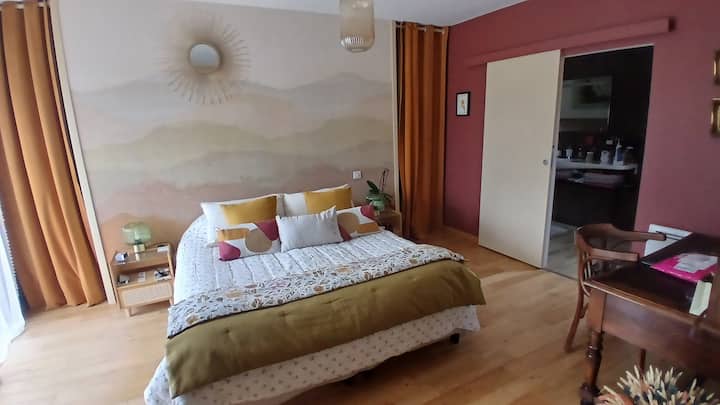 Suite principal con acceso directo a la piscina .. Cama de 160 