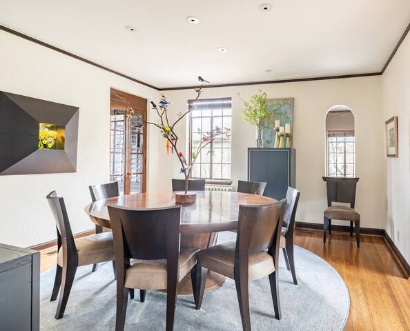 Luxe Comfort in an Artistic & Historic Home gallery image 5