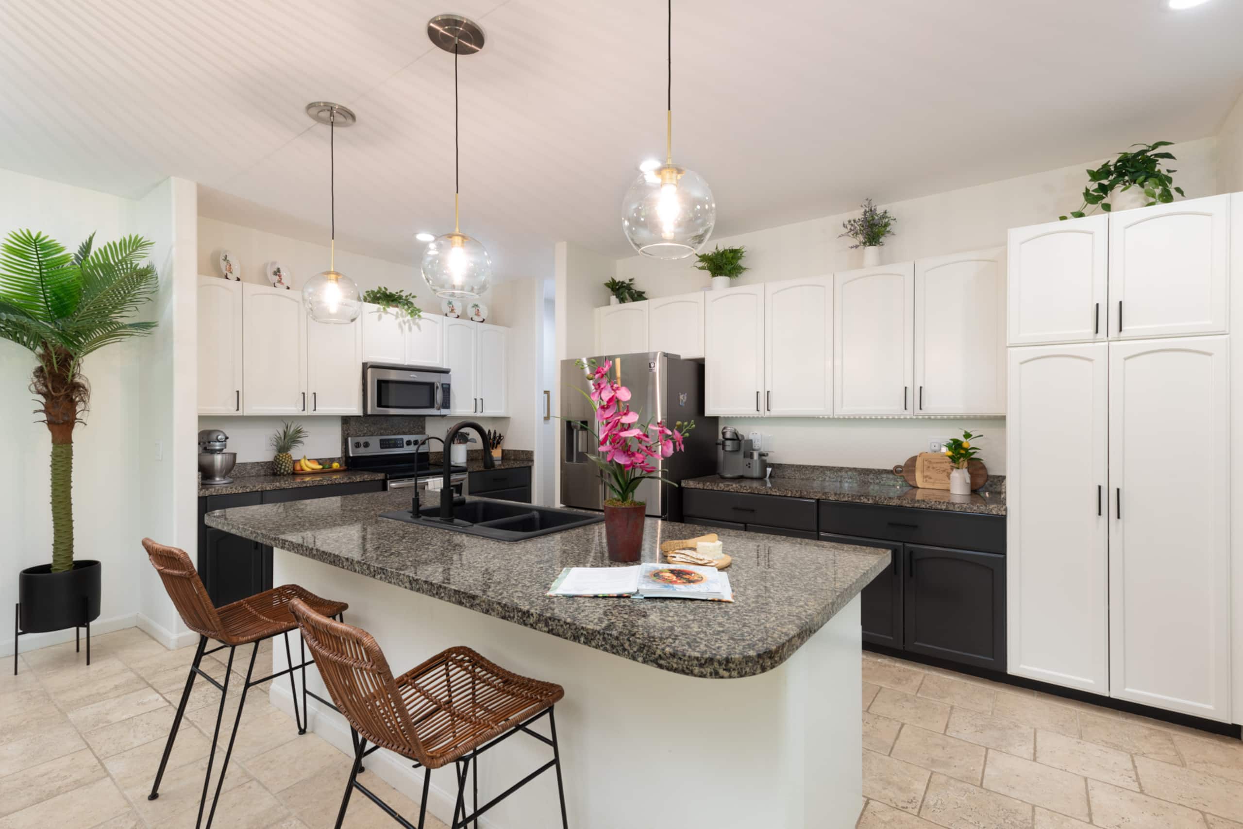 Home in Kailua-Kona · ★4.96 · 3 bedrooms · 4 beds · 2.5 baths - Image 8