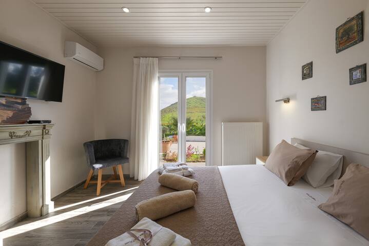 Three bedroom villa with an infinity swimming pool gallery image 5