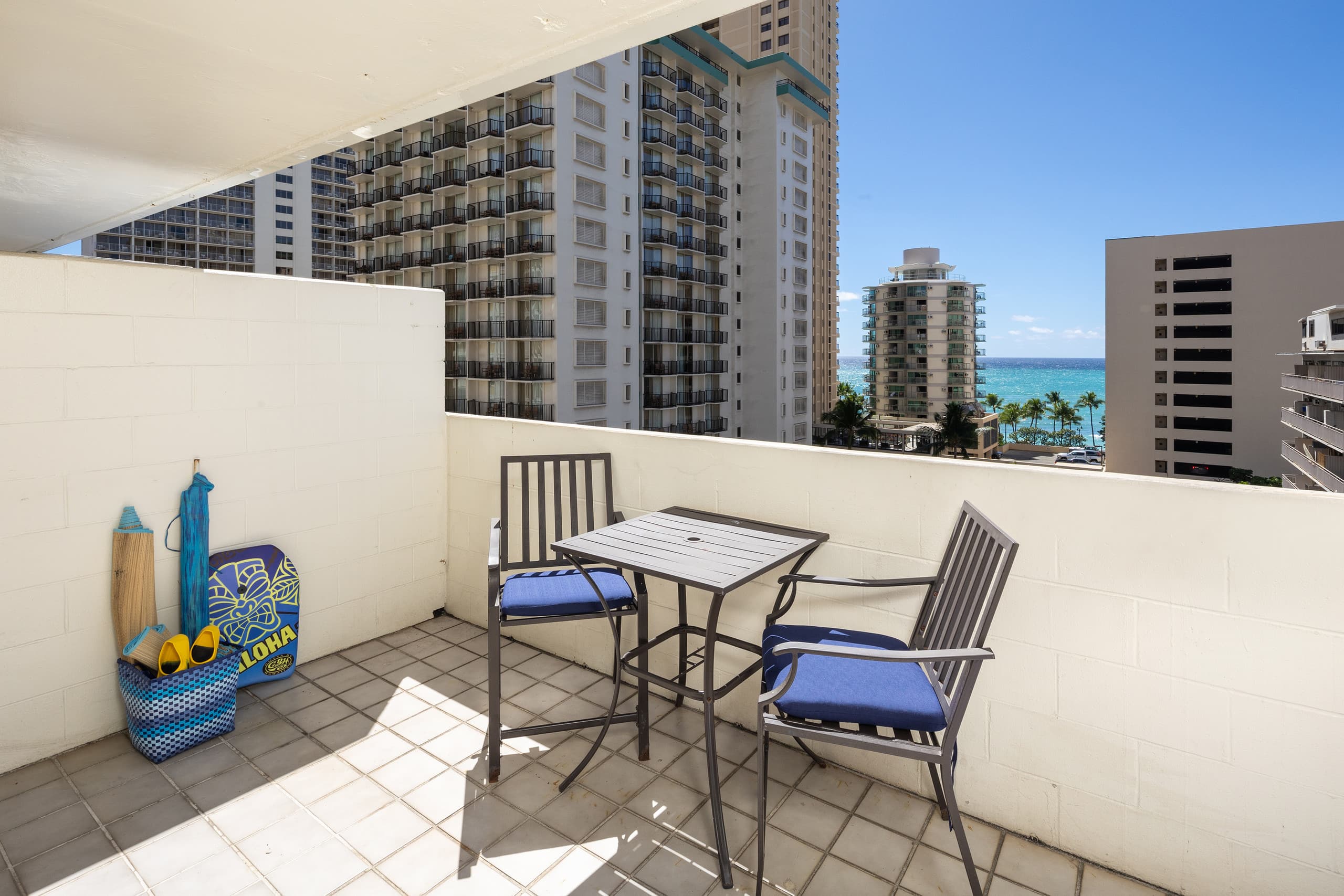 Condo in Honolulu · ★4.65 · Studio · 1 bed · 1 shared bath - Image 21