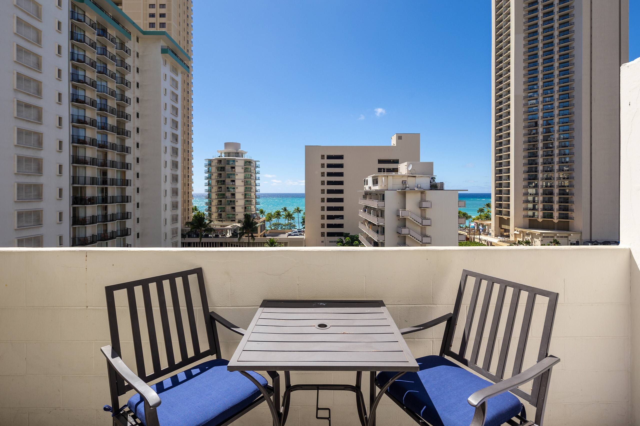 Condo in Honolulu · ★4.65 · Studio · 1 bed · 1 shared bath - Image 18