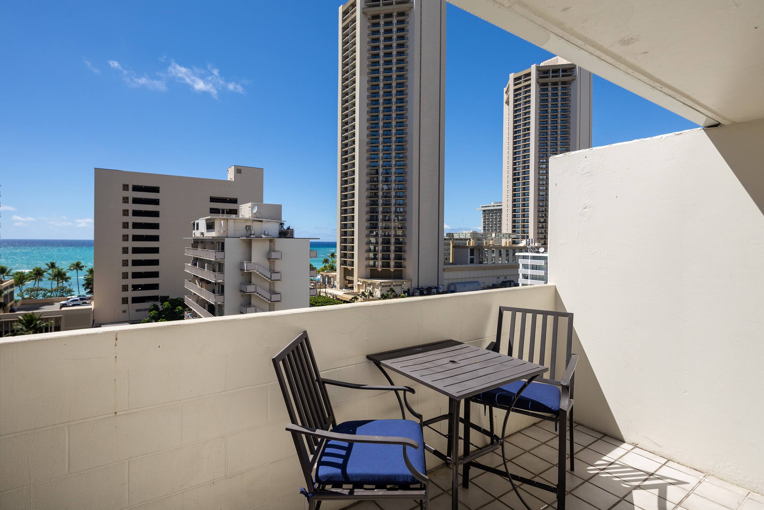 Condo in Honolulu · ★4.65 · Studio · 1 bed · 1 shared bath - Image 27
