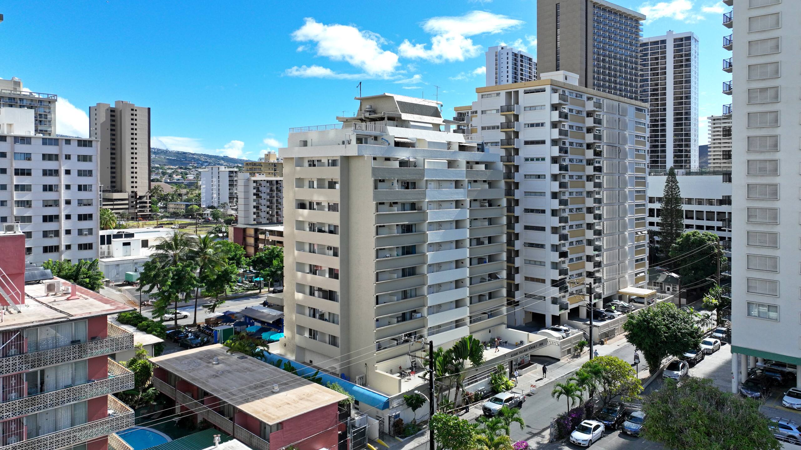 Condo in Honolulu · ★4.65 · Studio · 1 bed · 1 shared bath - Image 42