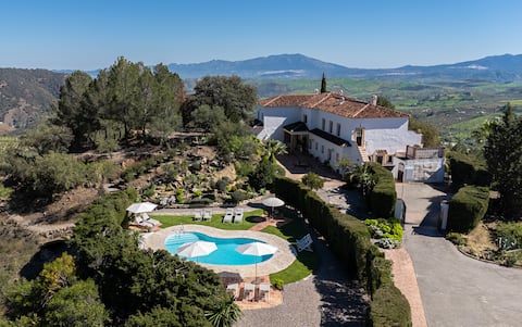 Upgraded Villa Retreat with Pool and Epic Views