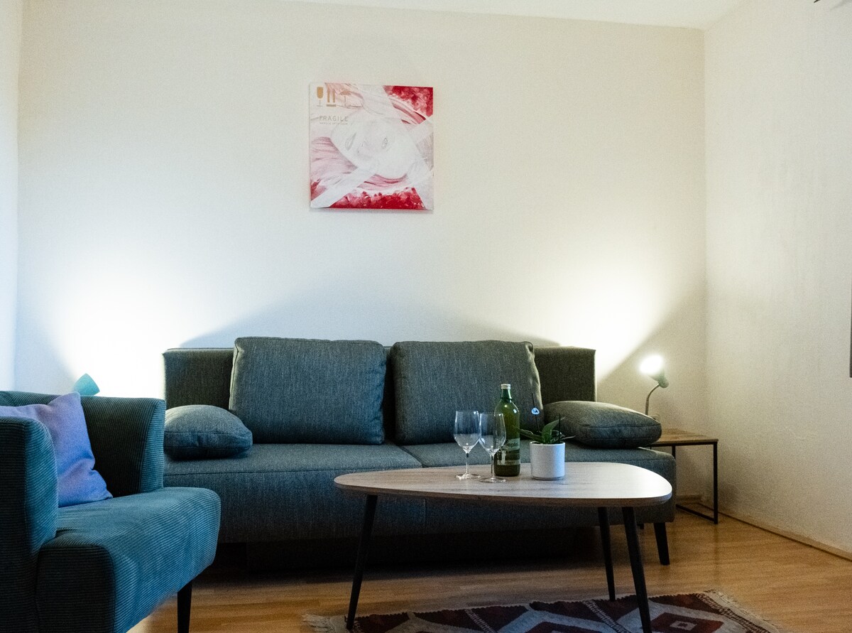 Wohnzimmer mit Schlafcouch für 1-2 Personen