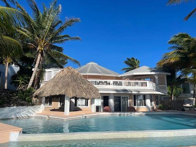 Casa Redonda Luxury 8 bdrm oceanfront private home