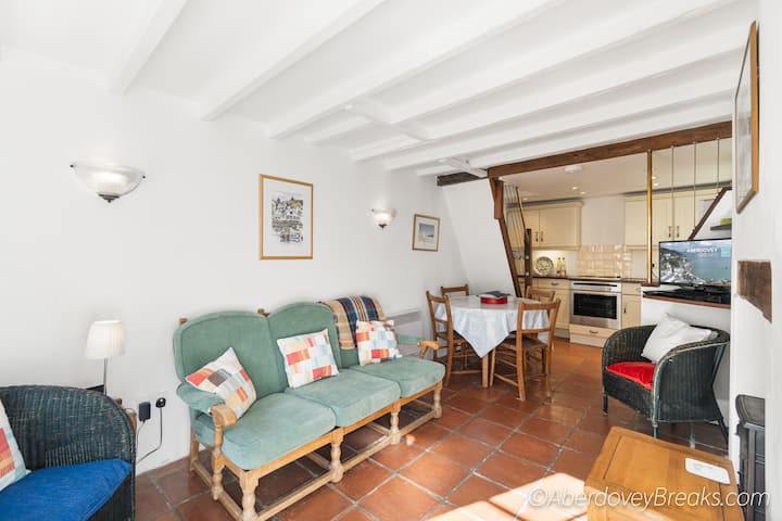 Captains Cottage | Aberdovey | 2 Bed | Sleeps 4 - Borth