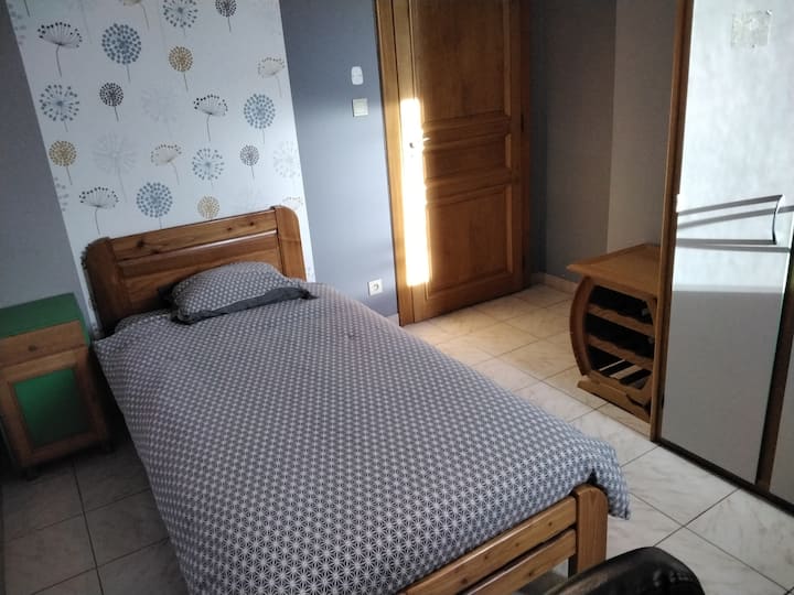 საძინებელი 4 ერთადგილიანი საწოლით პირველ სართულზე 