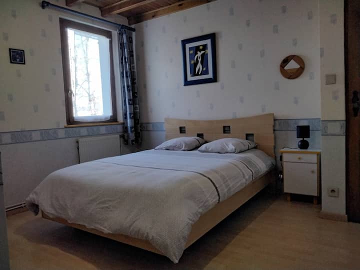 საძინებელი 2 ზემოთ ორადგილიანი საწოლით 