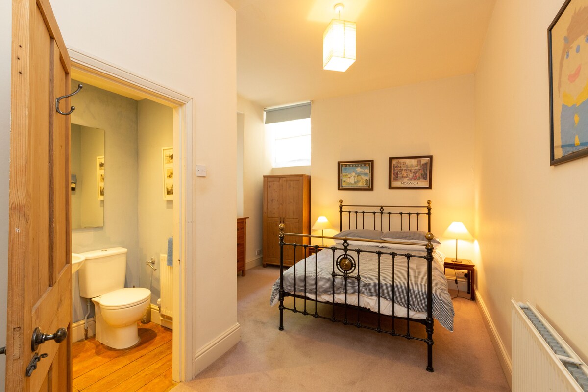 一楼后方双人床