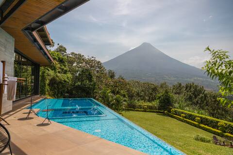 Luxurious Getaway with Infinity Pool, La Reunion