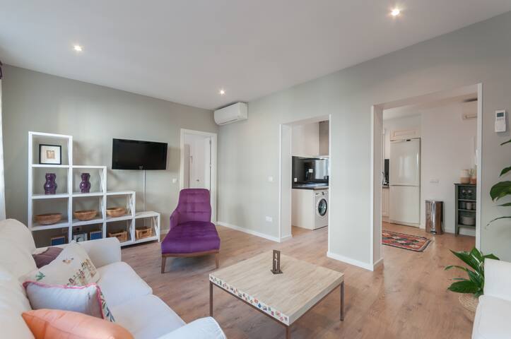 LAVAPIES, THE LIGHT gallery image 5