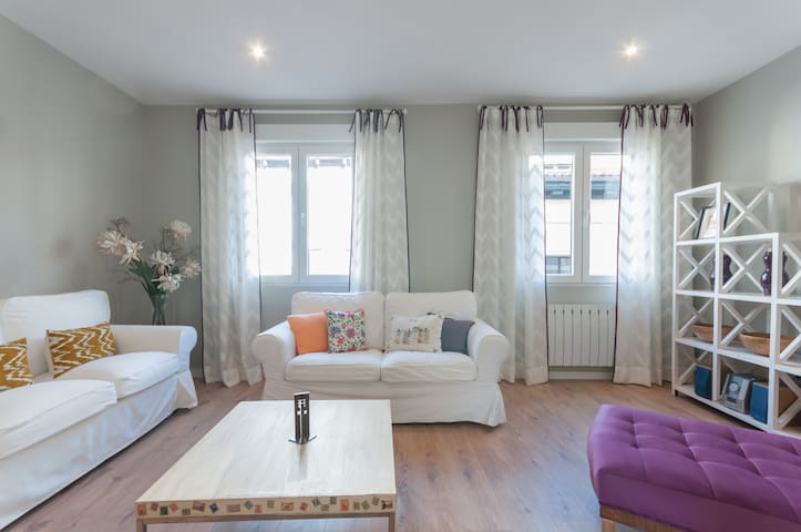 LAVAPIES, THE LIGHT gallery image 3