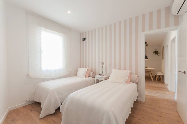 LAVAPIES, THE LIGHT gallery image 4