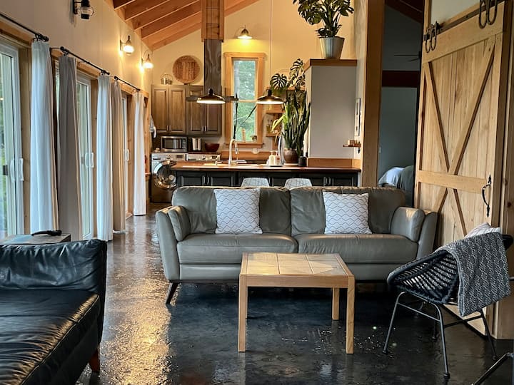 Private Ecobarn Home With Sensational Sunset View - Seneca Lake, NY