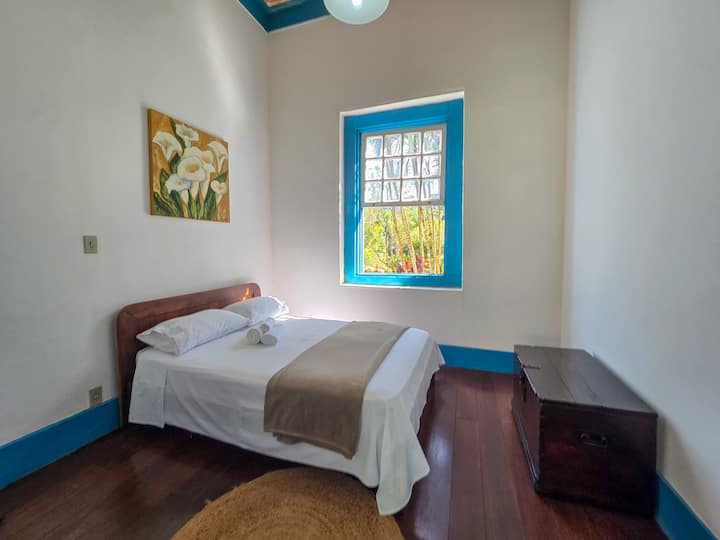 Quarto 3 com uma cama casal