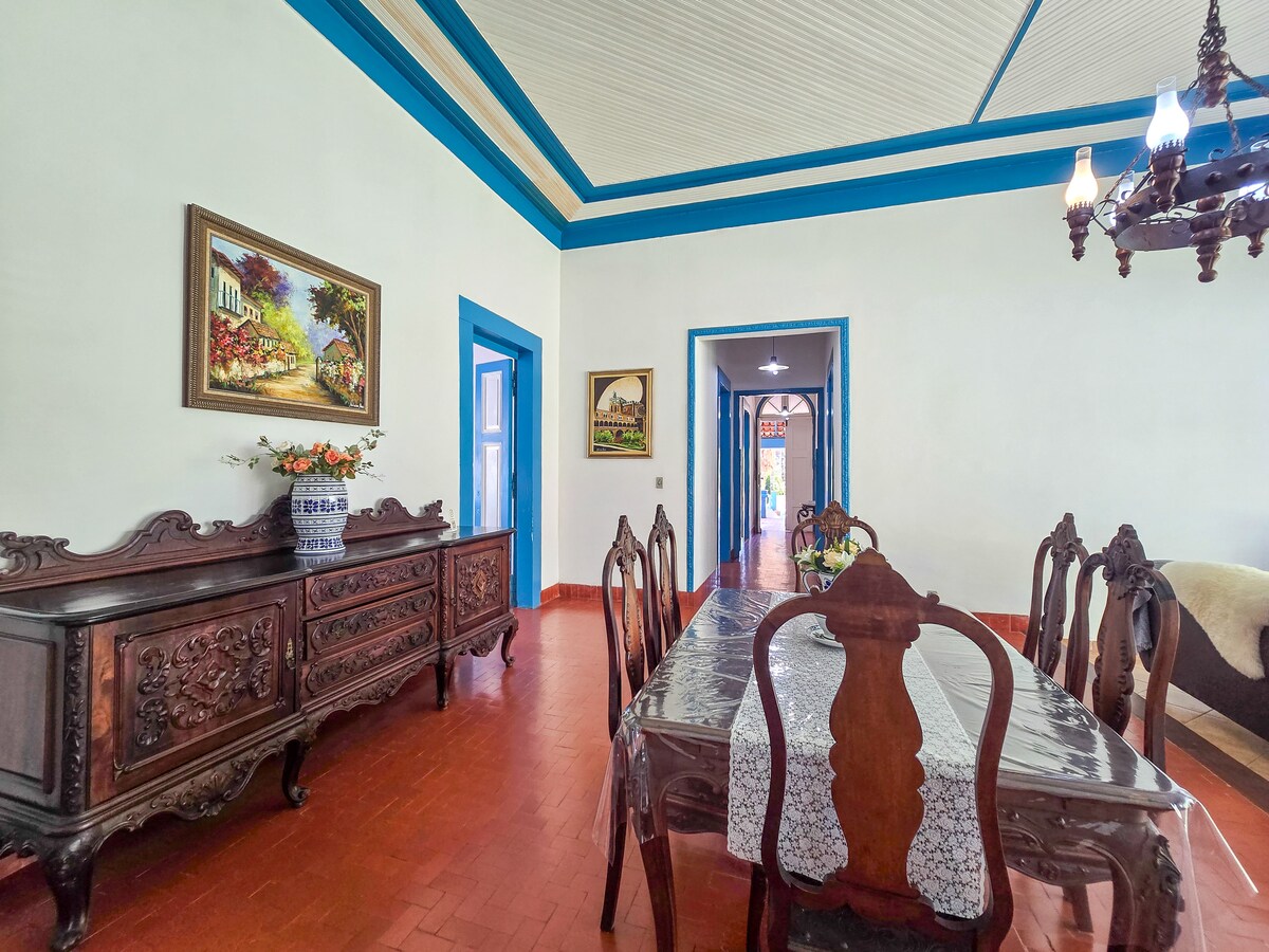 Top Airbnb: Centennial Colonial Farmhouse! in Paraibuna