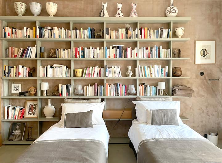 Chambre 3, en version deux lits. Ils peuvent être rapprochés pour en faire un grand. (Ne pas oublier d'en faire la demande lors de la réservation)