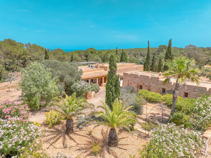 Villa Con Piscina, Amplio Jardín Y Varios Porches - Formentera