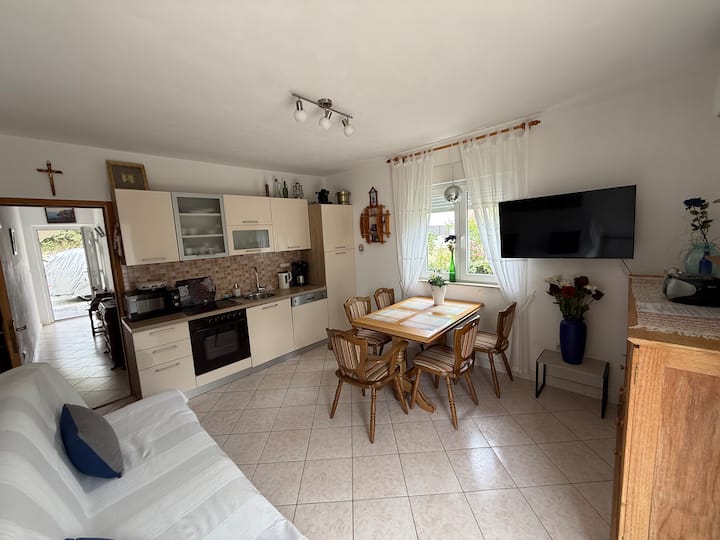 *Home Pustahija, 200 M Beach, 4 People, Patio* - クロアチア共和国