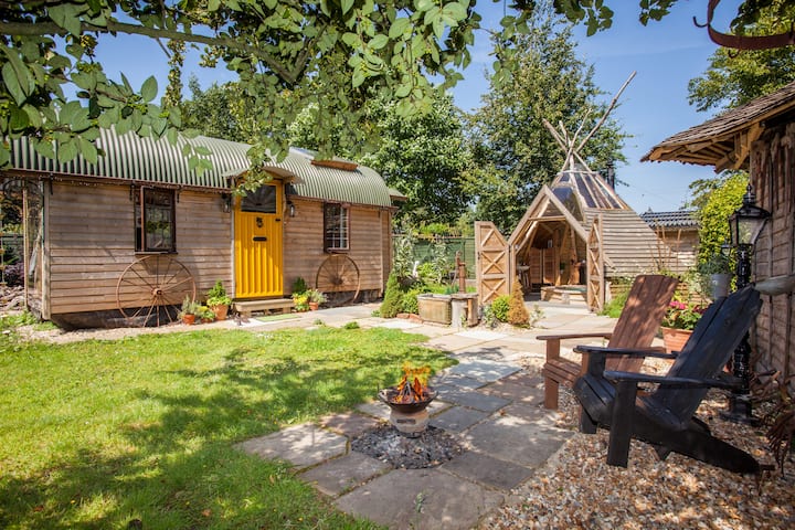 Wagon & The Wigwam Hot Tub - Hampshire