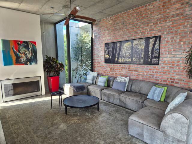 Backup-Powered Upper Green Point Luxury Villa gallery image 3