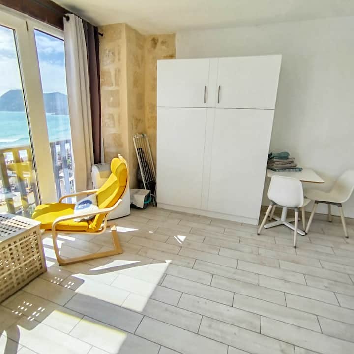 Skladacia posteľ (posteľ v šatníku) na optimalizáciu priestoru