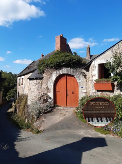 The Logis à Porche & its Piano