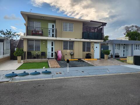 Big House with 7 Private Apts, 10 Rooms & 17 beds