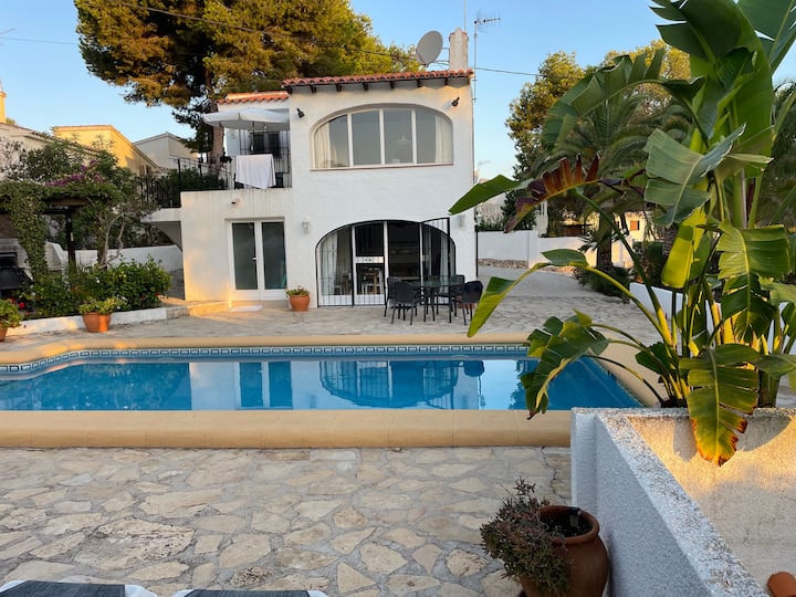 Bonita Villa, Piscina Privada, Clima, Wifi, 4 Dormitorios Y Capacidad Para 8 Personas. - Moraira