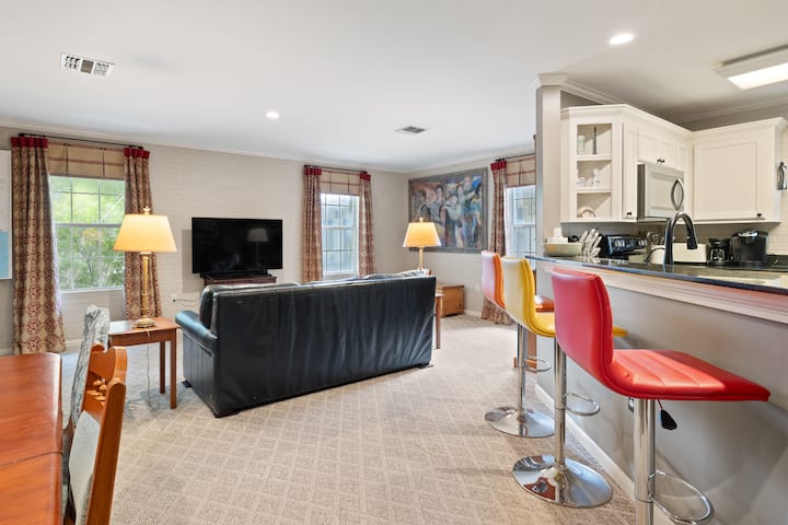 Beautiful Bendel Gardens Condo Central Lafayette - Lafayette, LA