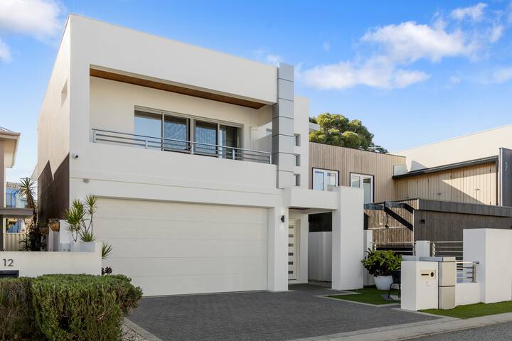 ULTRA STYLISH FREMANTLE AREA WALK TO THE BEACH gallery image 4