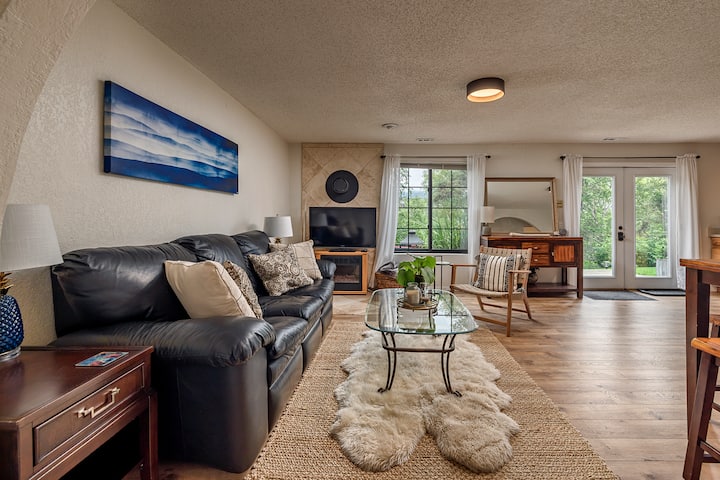 Private Backyard, Full Kitchen, Mountain Views - Anchorage