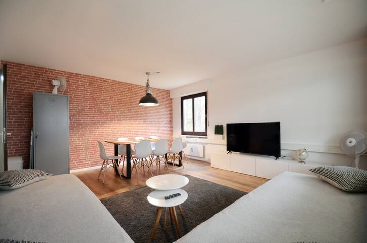 “Bohemian Residency” (Central & Quiet) * * * * * gallery image 2