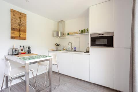 Top Airbnb: Studio with pool access in Caudéran