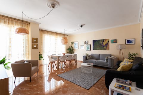 Top performing Airbnb: Great apartment in Puerta Osario-Free Parking in Sevilla