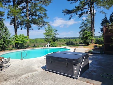 Poolside Paradise Close to Fort Bragg, Pinehurst