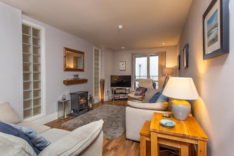 Popular Airbnb listing: Inverness City Centre Apartment close to River in Inverness West