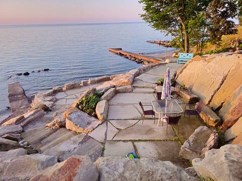 Cedar Point Beachfront House & Cottages/Vermilion