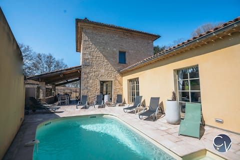 Stone house with swimming pool in Barjac – 16 people